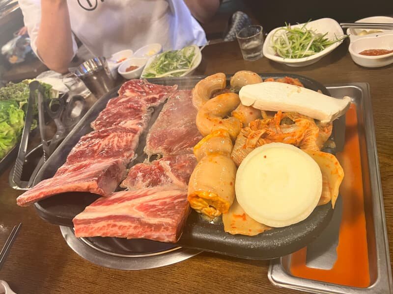 韓国でサムギョプサル！