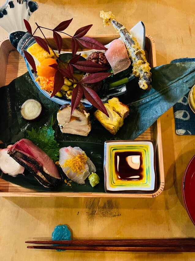 日本酒と季節の節句盛り合わせ